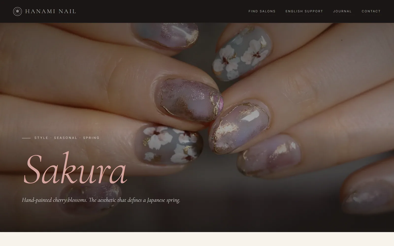 Hanami Nail のスタイル特集ページ「Sakura」。手描きの桜ネイルの作例